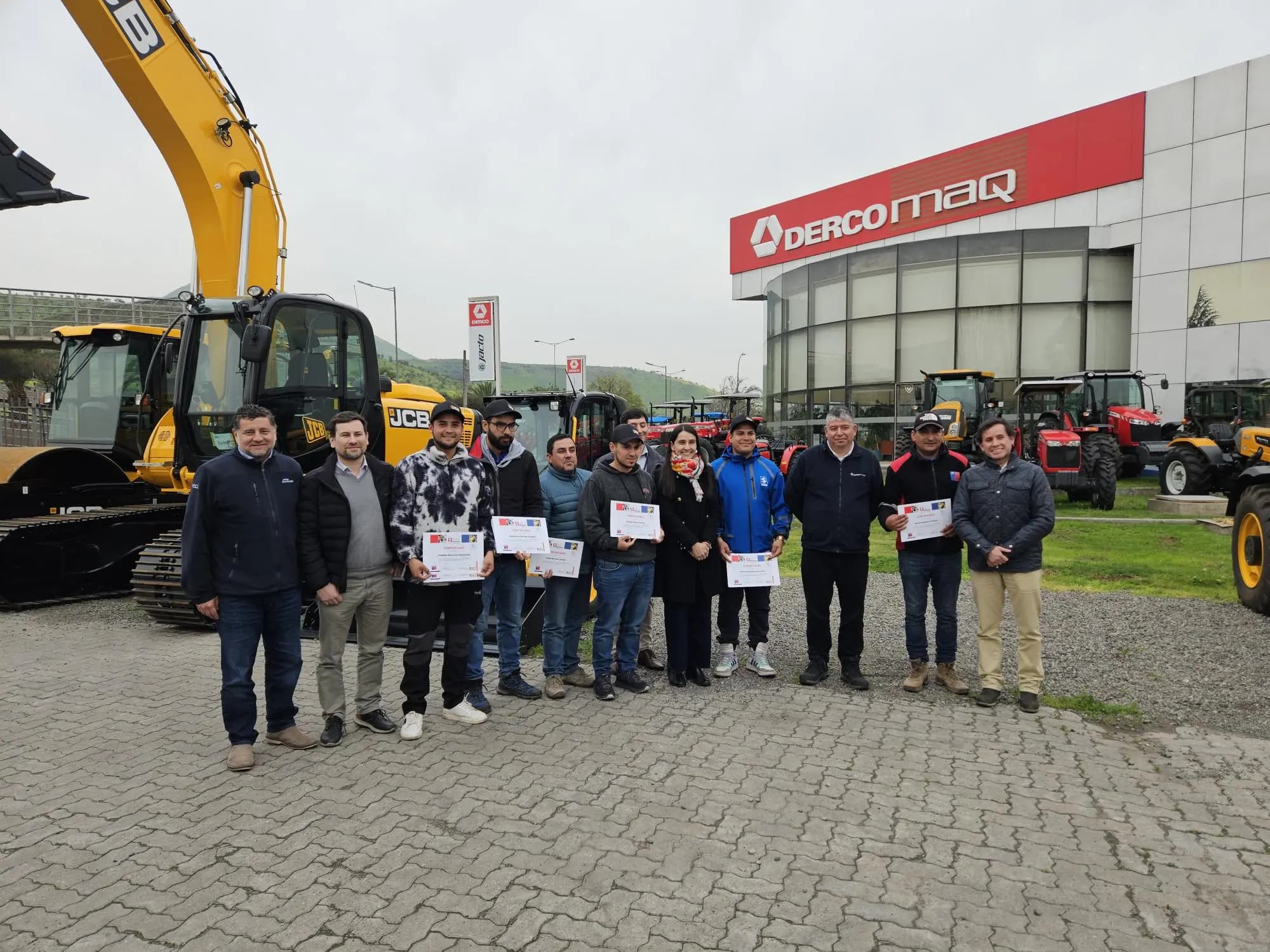 Personal del MOP se capacita en maquinarias JCB